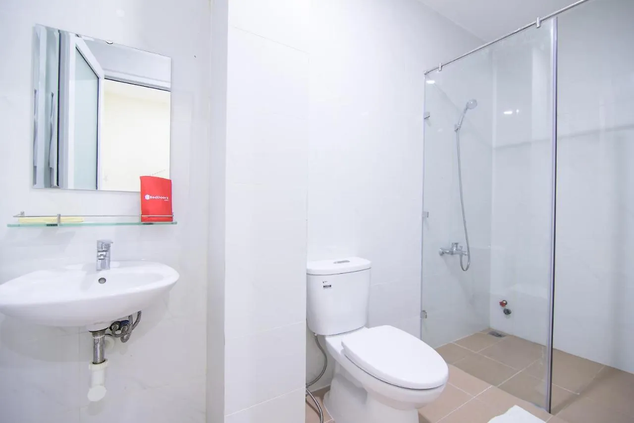 ** Hotel Reddoorz @ Le Van Sy Street Ho Chi Minh City Vietnam