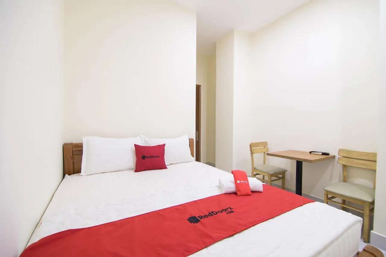 Reddoorz @ Le Van Sy Street Ho Chi Minh City