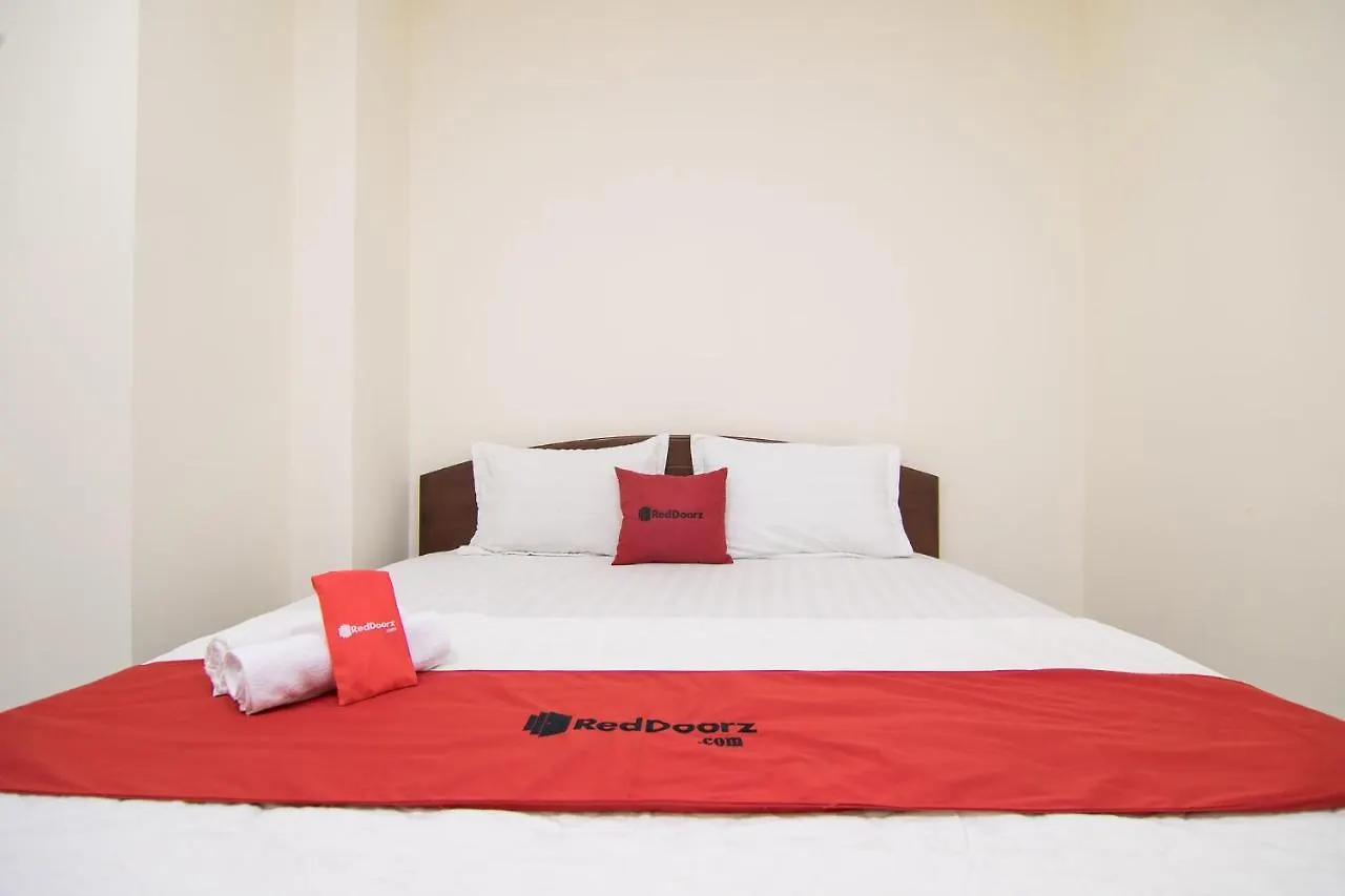 Reddoorz @ Le Van Sy Street Ho Chi Minh City Hotel